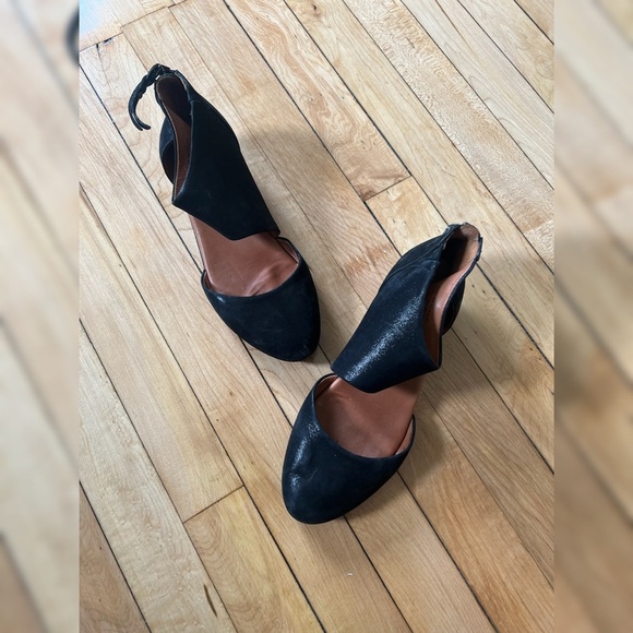 Gentle Souls Black Flats with Tan Insole - Picture 1 of 8